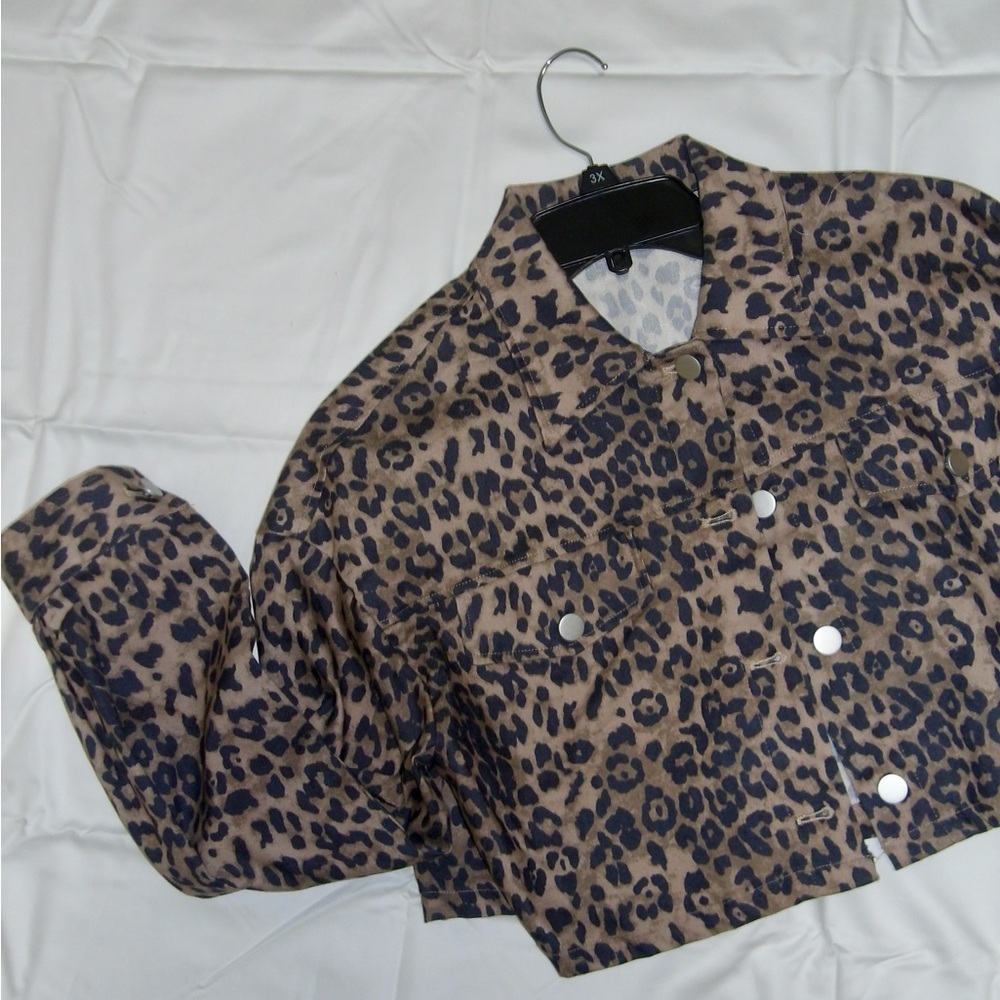 Cropped Leopard Print Button-Up Jacket
